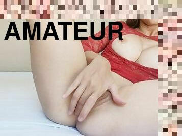 Amateur française s'amuse en petite tenue en t'attendant, masturbation et squirt