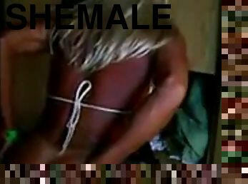 transseksuāls, melns-ebony, vecmāmiņa, māte, melns, pakaļa-butt, bikini, balts