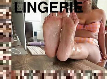 Strip tease & foot worship GFE JOI