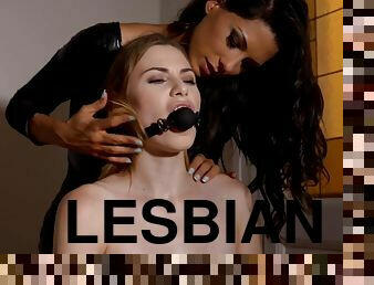 lesbienne, milf, ados, jouet, esclave, doigtage, fétiche, latex, domination, fessée