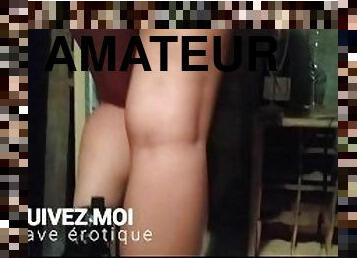 1er sex tape dans la cave. mon voisin me baise en levrette et éjacule sur mon cul