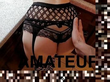 amatori, anal, muie, milf, facut-acasa, cuplu, bucatarie, lenjerie, dildo, tatuaj