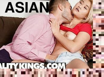 asiatisk, storatuttar, doggy-style, avsugning, deepthroat, blond, knullande, tuttar, petit, gagging