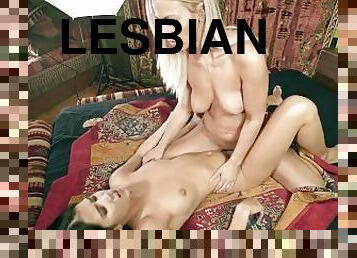 lesbian-lesbian, berambut-pirang, posisi-wajah-menghadap-kemaluan, berambut-cokelat