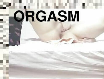 (bad quality, awesome video) Great shaking orgasm after masturbating