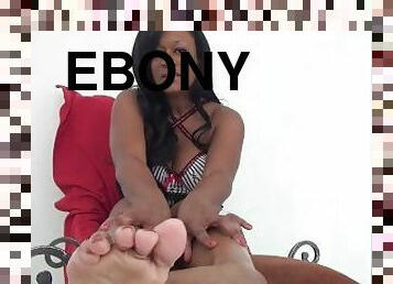 Submit To Ebony MILF Miss Vixxxon's Size 11
