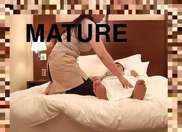 22A019006-Rich affair sex with a mature woman on a business trip massage