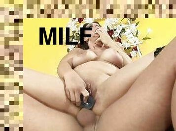 røv, store-patter, orgasme, sprøjte, pikslikkeri, udløsning, kæmpestor-pik, milf, mor, ægtemand