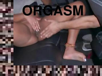 masturbare-masturbation, orgasm, public, tasnit, negresa, latina, masina, scaunul-din-spate, pozat-tatele, atata