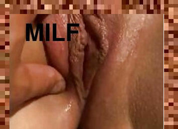 grosse, masturbation, orgasme, chatte-pussy, giclée, amateur, ejaculation-sur-le-corps, milf, ejaculation-interne, belle-femme-ronde