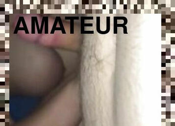 amateur, ados, branlette, pieds, petite-amie, branlette-avec-les-pieds