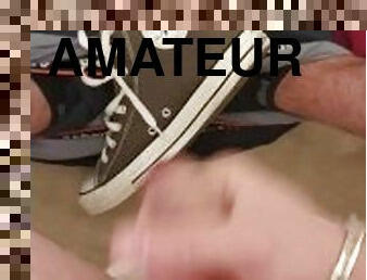 amateur, ejaculation-sur-le-corps, gay, branlette, pieds, solo, minet