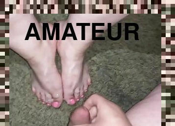 I give her sexy Latina BBW feet and toes a nice heavy cumshot????????????????