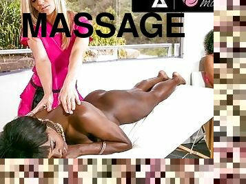 ALL GIRL MASSAGE - Ebony Babes Misty Stone And Ana Foxxx Bangs Their Shy Masseuse