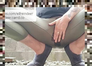 im-freien, pissen, öffentliche, dilettant, höschen, fest-tight, nass