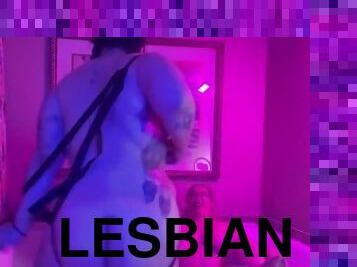 רחצה, ציצי-גדול, סטראפ-און, לסבית-lesbian, אמא-שאני-רוצה-לזיין, צעצוע, כוכבת-פורנו, אמא, נשים-בעל-גוף-גדולות, שלישיה