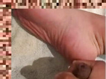 masturbation, amateur, ejaculation-sur-le-corps, gay, branlette, pieds, point-de-vue, ejaculation, fétiche, solo