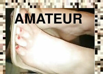 vieux, amateur, babes, pieds, jeune-18, britannique, plus-agée, fétiche, lait, branlette-avec-les-pieds