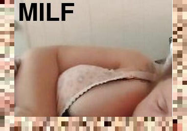 gros-nichons, masturbation, milf, naturel, mignonne, gros-seins, blanc, tatouage, taquinerie