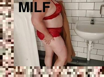 vieux, pisser, public, amateur, milf, maman, salope, sale, chienne, toilette