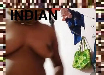 Long-haired Indian Bhabhi Displays Her Nude Body With Live Cam