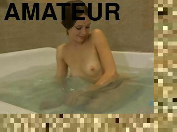 bagno, urina, magre, amatoriali, sporcaccioni, pov, anellini, doccia, brunette, tatuaggi