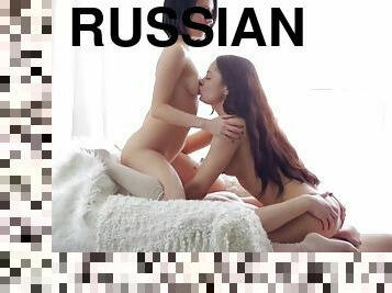 russe, rapporti-anali, ingoi, masturazione-con-dita, trio, sperma-sulla-faccia, sperma, vulve-rasate, brunette, tettine