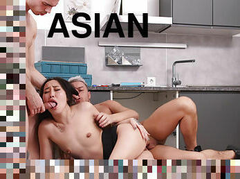 asiatique, levrette, chatte-pussy, anal, ejaculation-sur-le-corps, sexe-de-groupe, trio, double, cuisine, percé