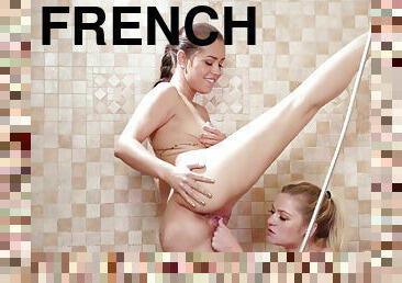 baignade, orgasme, chatte-pussy, lesbienne, ados, française, doigtage, baisers, douche