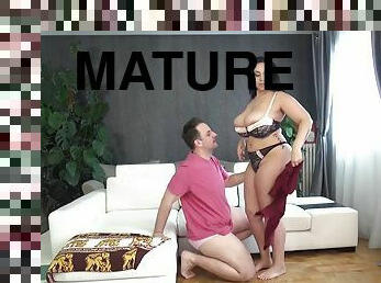 masturbation, mature, énorme-bite, hardcore, branlette, cam, belle-femme-ronde, voyeur, point-de-vue, culotte