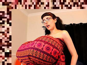 Sexy nerdy cam girl plays with big ballooons for you to see