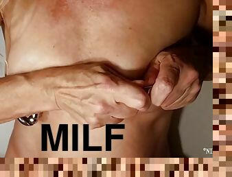 mamelons, milf, horny, percé, insertion