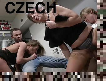 orgie, ehefrau, reifen, blasen, omi, erotisch-mutti, gangbang, gruppensex, schlampe, unterwäsche