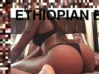 ETHIOPIAN BEAUTY TWERKS AND OPENS HER HOLES