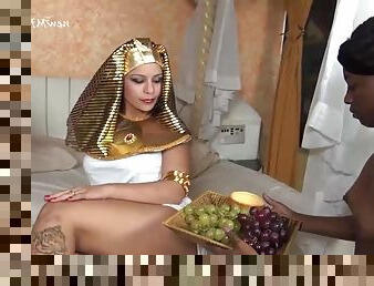 Ebony female slave cleans up The Asshole Of Cleopatra