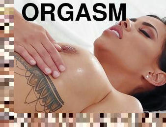 posisi-seks-doggy-style, orgasme, vagina-pussy, blowjob-seks-dengan-mengisap-penis, latina, tato