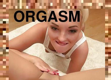 orgasm, fitta-pussy, rysk, lesbisk, rödhårig, kök, piercad, tatuering, små-bröst