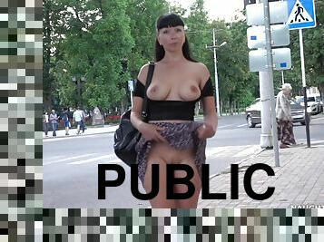 gros-nichons, en-plein-air, public, milf, naturel, gros-seins, seins, fétiche, solo, exhibitionniste