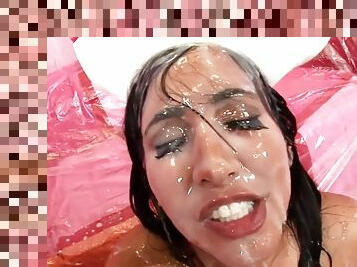 Stunning Isis Love takes dick and tongue into juicy pussy