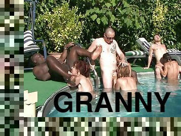 gros-nichons, orgie, en-plein-air, mature, granny, énorme-bite, interracial, milf, hardcore, branlette