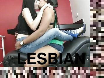 lésbicas, latina, beijando