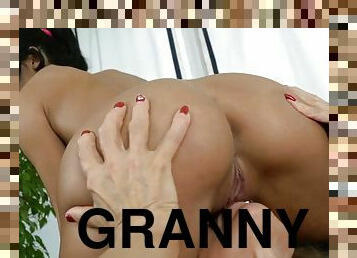 Kinky Granny Szuzanne and Vivien Bell