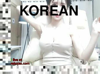 Korean sensual camgirl shows her big tits
