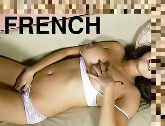 Ines Se Touche Etfaitmonter La Temprature! - French brunette babe wants you