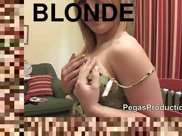 A blonde teen on webcam live on cleo 720camscom