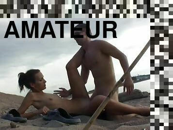 Amateur hot sex on the beach