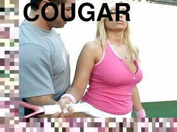 Wild fuck for a voluptuous cougar