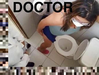 THE DOCTOR HAS A SEXUAL ADVENTURE WITH HIS NEW GYNECOLOGY CLIENT!! REAL SEX