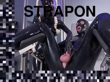 zväzovanie-remeňom, bdsm, latex, zväzovanie