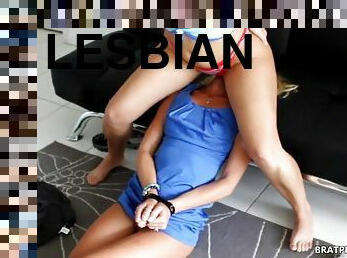 isteri, lesbian-lesbian, bdsm-seks-kasar-dan-agresif, kaki, fetish-benda-yang-dapat-meningkatkan-gairah-sex, penghinaan, dominasi-perempuan-dalam-sex